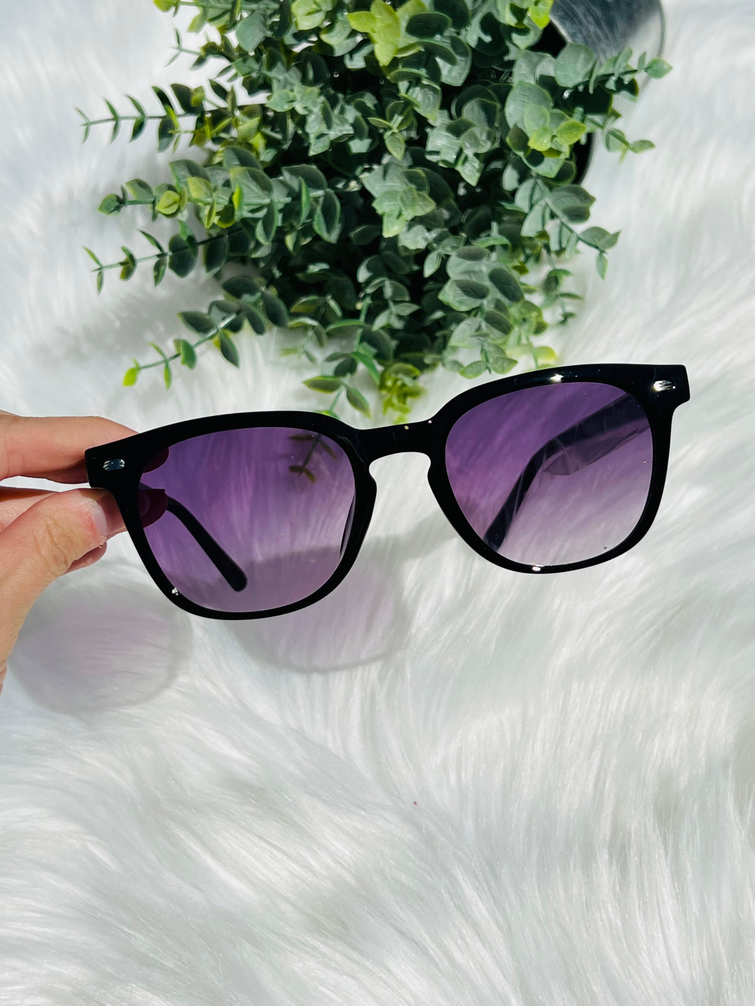 Women’s Sunglasses - 1 pair