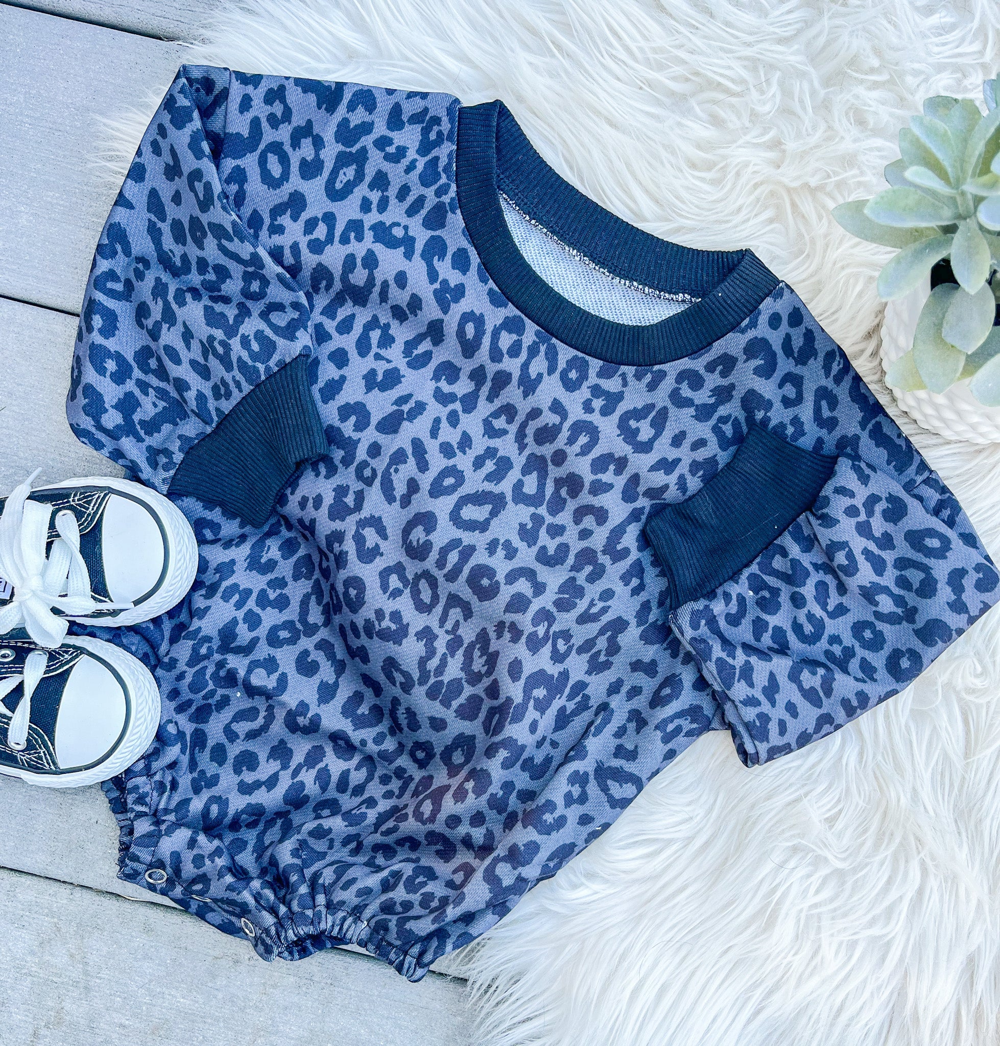 BLANK SWEATER CREWNECK BUBBLES