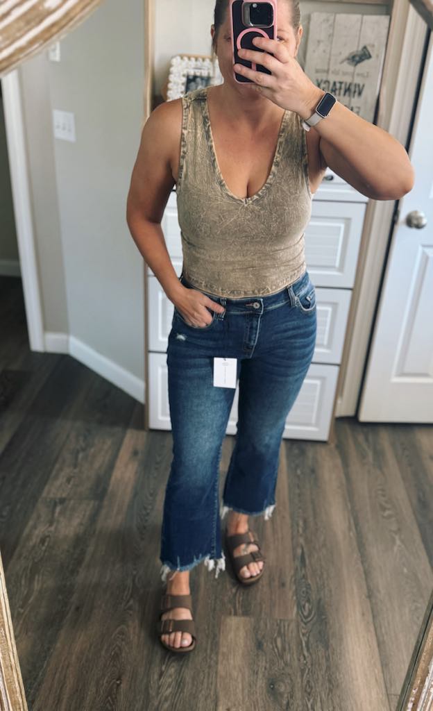 Zenana WASHED COTTON V-NECK SLEEVELESS TOP
