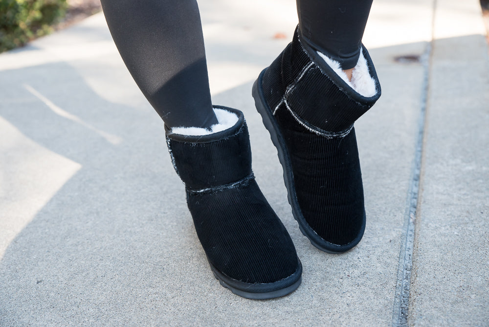 Comfort Boots in Black Corduroy