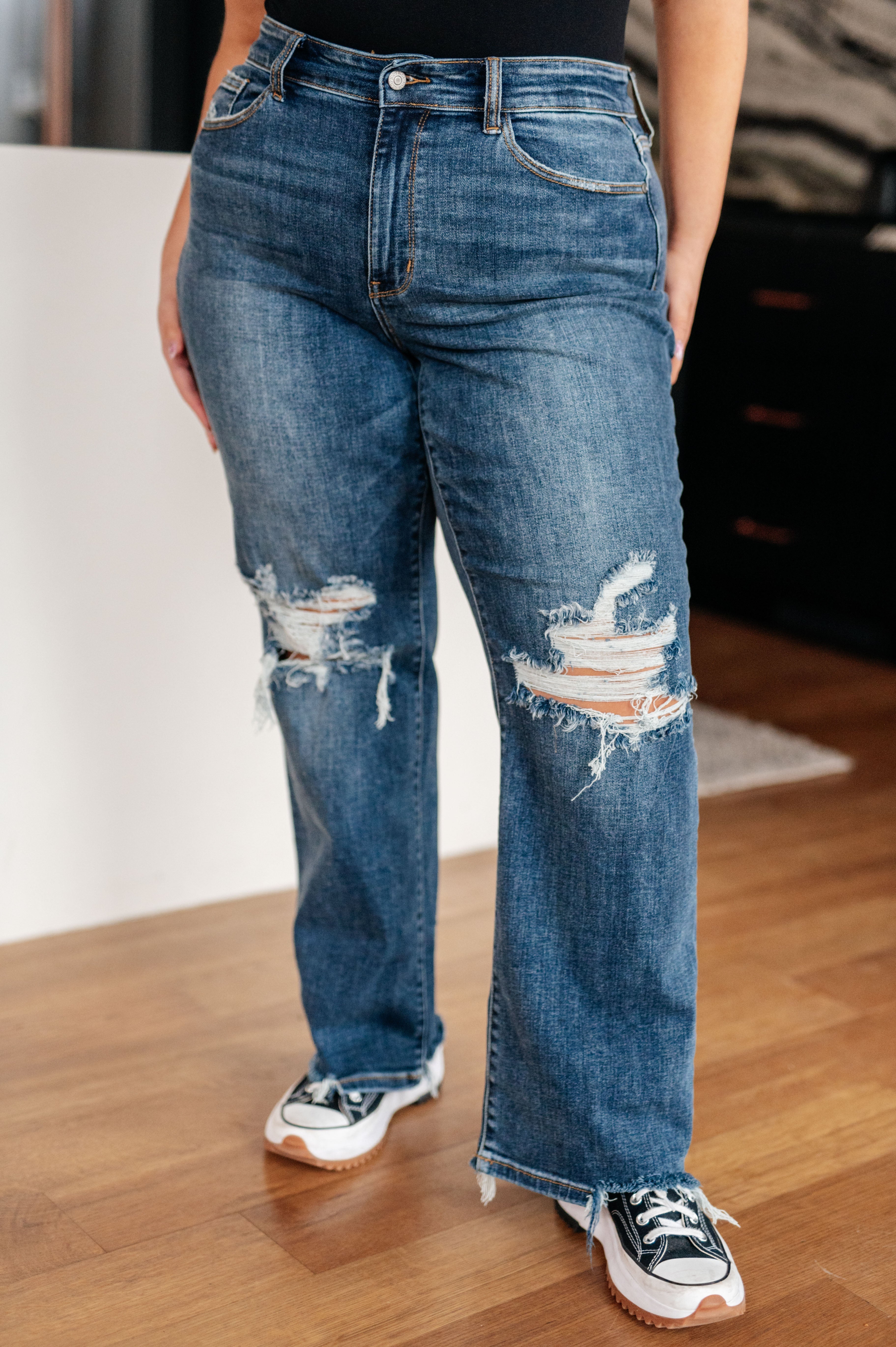 Judy Blue Rose High Rise 90's Straight Jeans in Dark Wash - The Sapphire Star