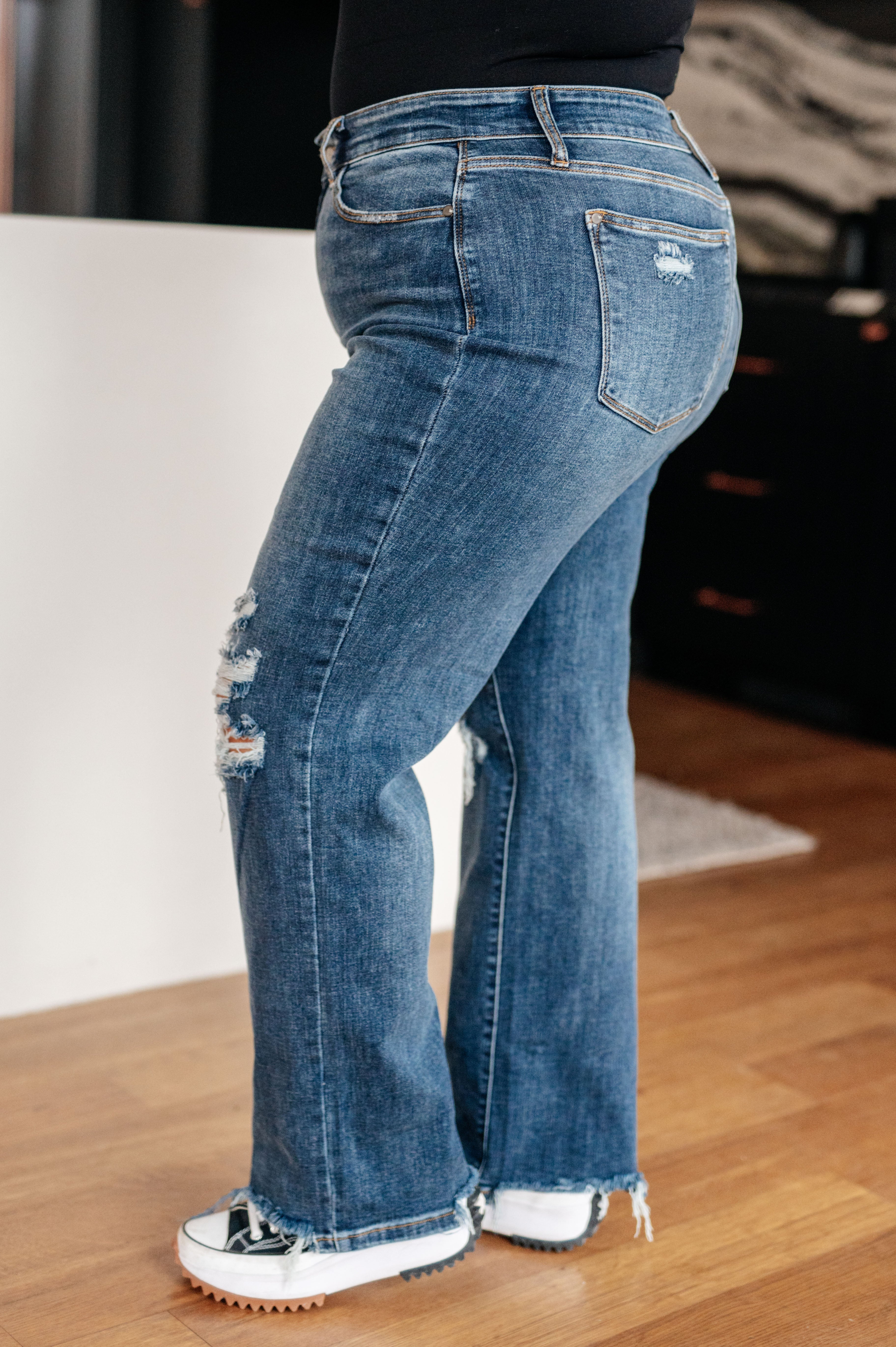 Judy Blue Rose High Rise 90's Straight Jeans in Dark Wash - The Sapphire Star