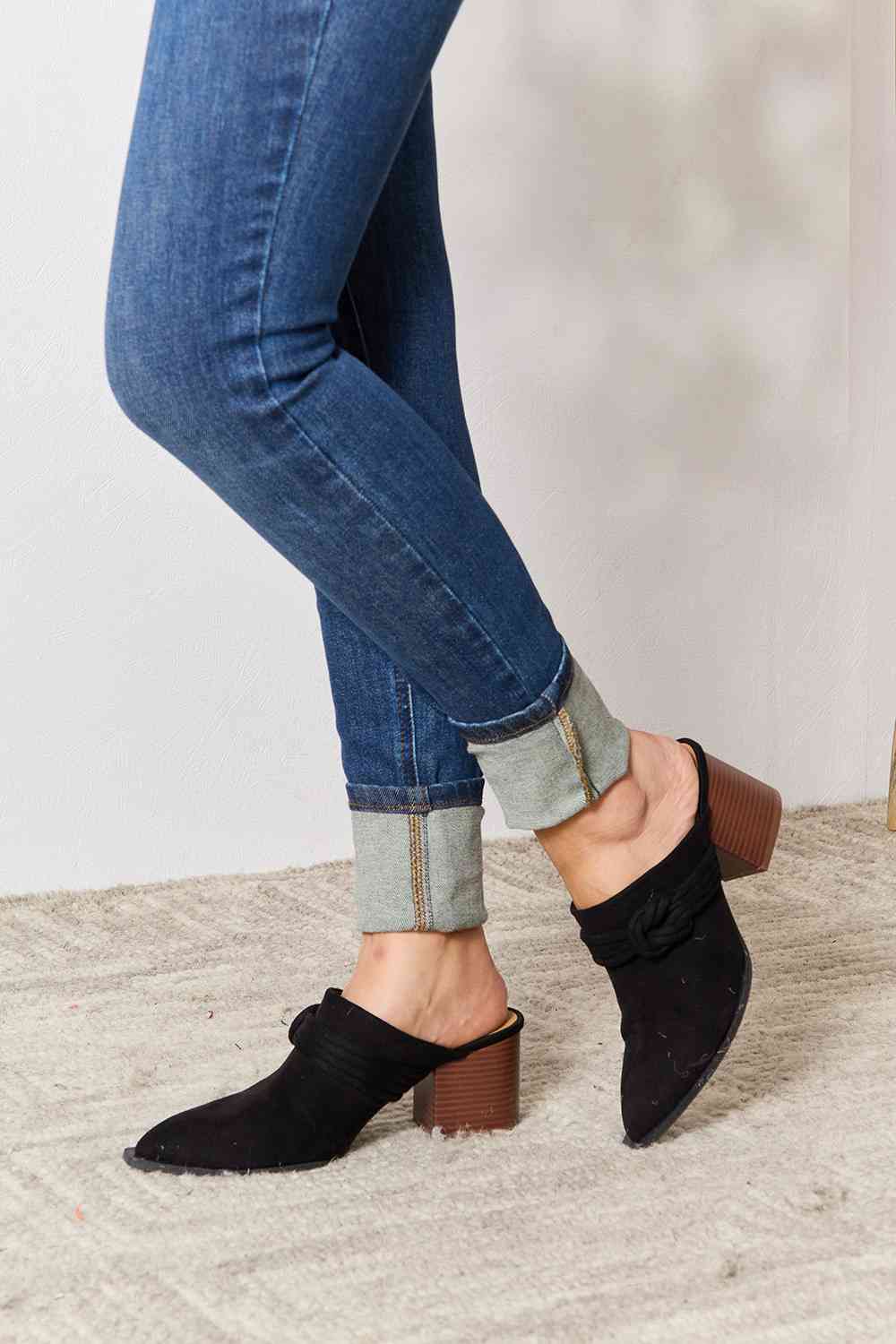Black / 5.5