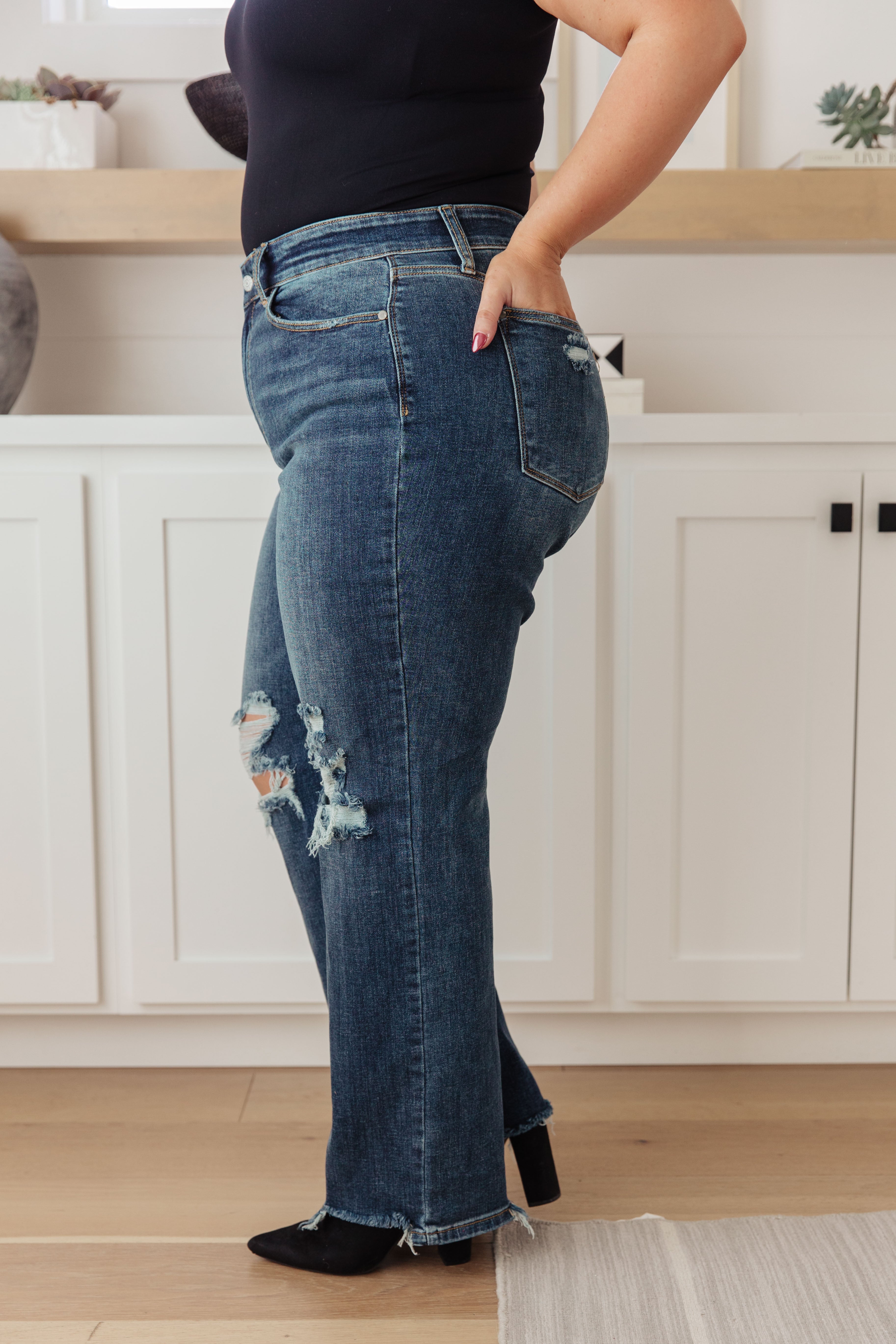 Judy Blue Rose High Rise 90's Straight Jeans in Dark Wash - The Sapphire Star