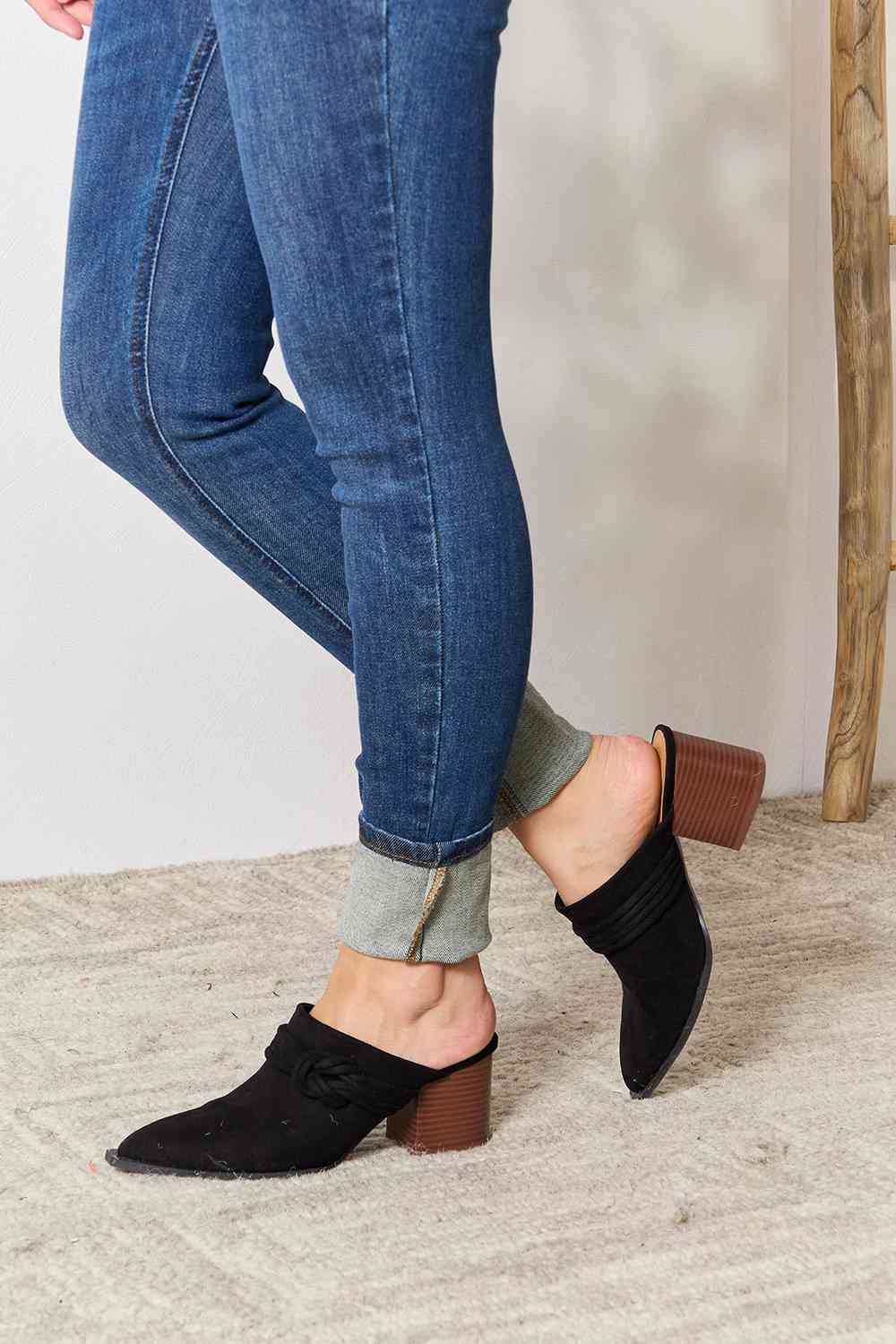 East Lion Corp Pointed-Toe Braided Trim Mules - The Sapphire Star